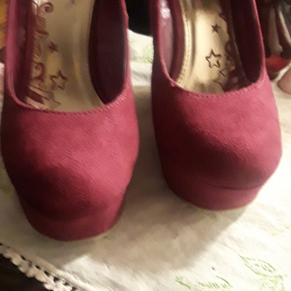 1 FREE with purchase -NWB Brash Maroon Wedges 6.5 - Picture 4 of 8